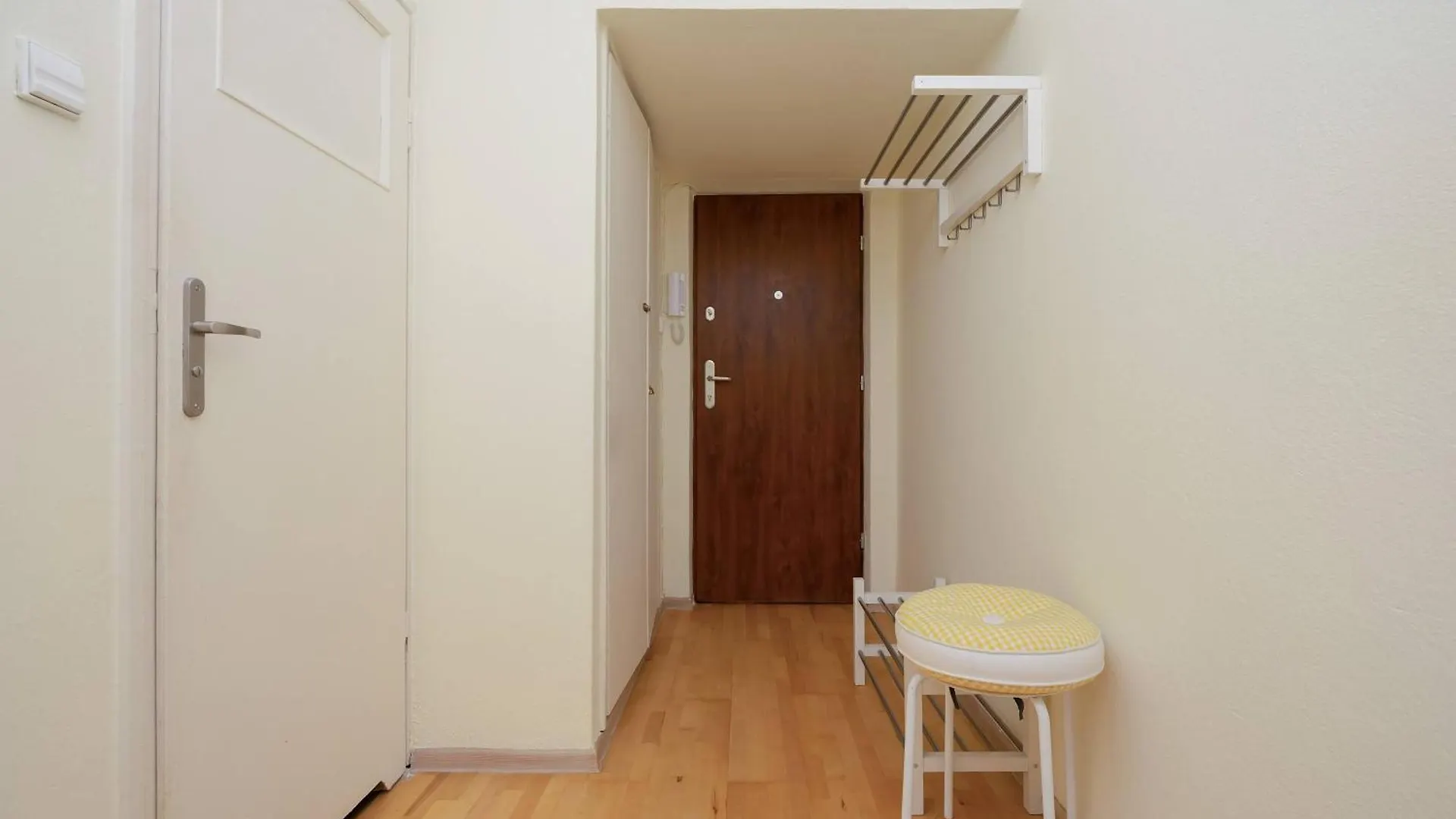 Walowa Apartment With Balcony Warsaw Downtown By Noclegi Renters